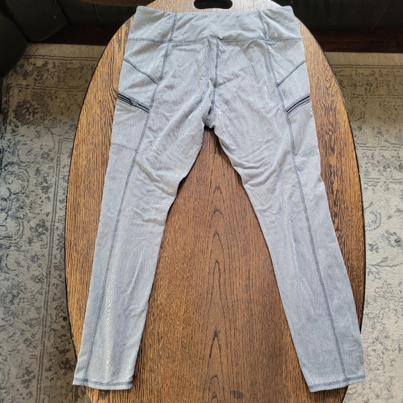 Z by Zobha Gray Chevron Printed Leggings with Zipper Pockets Size Women's 16-18 - Picture 6 of 14